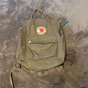 Fjallraven Kånken Khaki Backpack